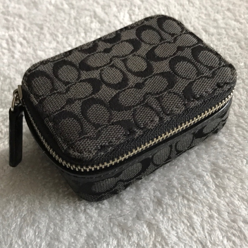 Coach Travel Pillbox